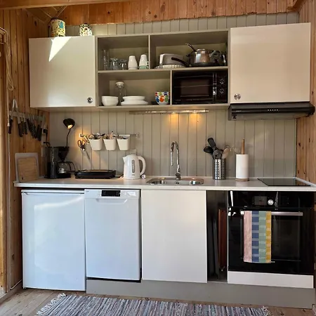 Vakantiehuis Cozy Small With Sea View *