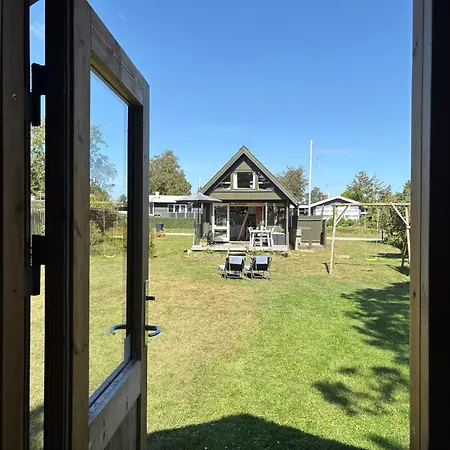 Сasa de vacaciones Cozy Small With Sea View