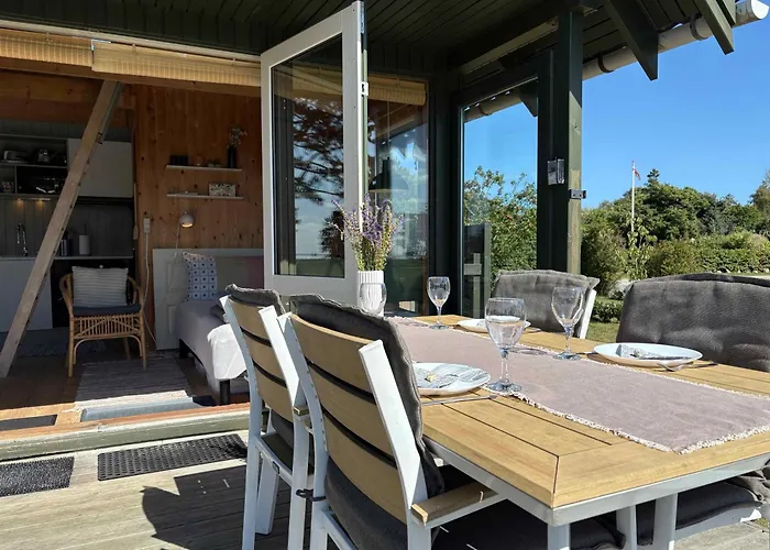 Cozy Small With Sea View Vakantiehuis *